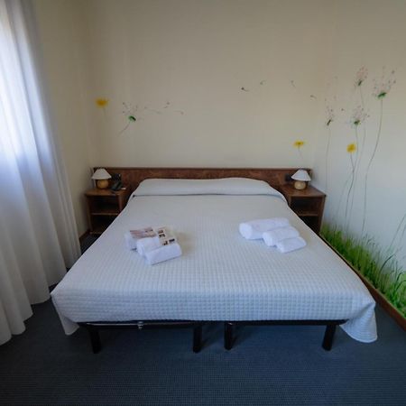 Hotel Siros Верона Екстериор снимка