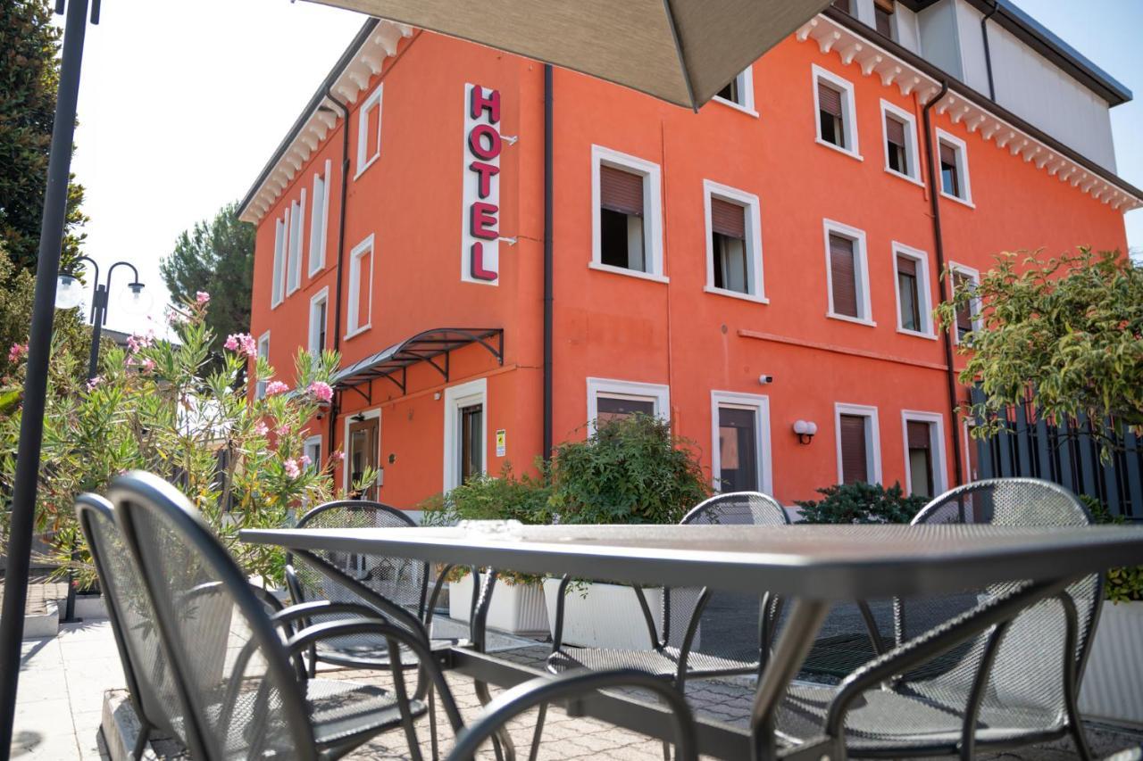 Hotel Siros Верона Екстериор снимка